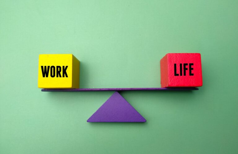 Lee más sobre el artículo El balance entre tu vida personal y tu ocupación profesional: cómo lograrlo en un mundo demandante